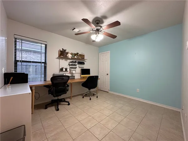 $2,700 | 913 Delrey Drive, College Station, TX 77845