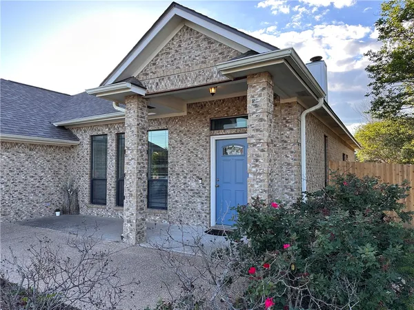 $2,700 | 913 Delrey Drive, College Station, TX 77845