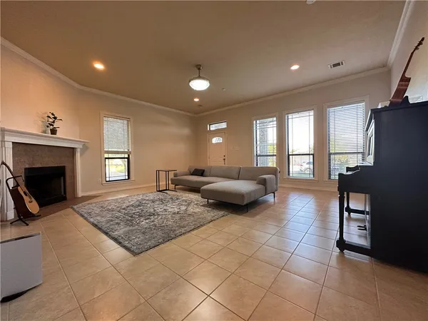 $2,700 | 913 Delrey Drive, College Station, TX 77845