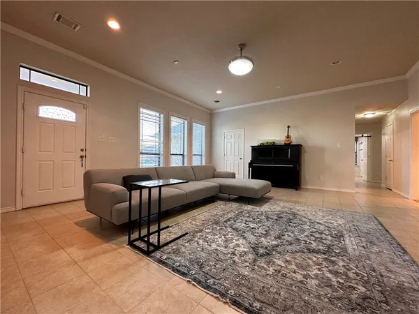 $2,700 | 913 Delrey Drive, College Station, TX 77845