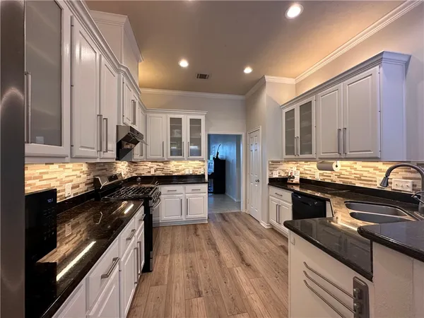 $2,700 | 913 Delrey Drive, College Station, TX 77845