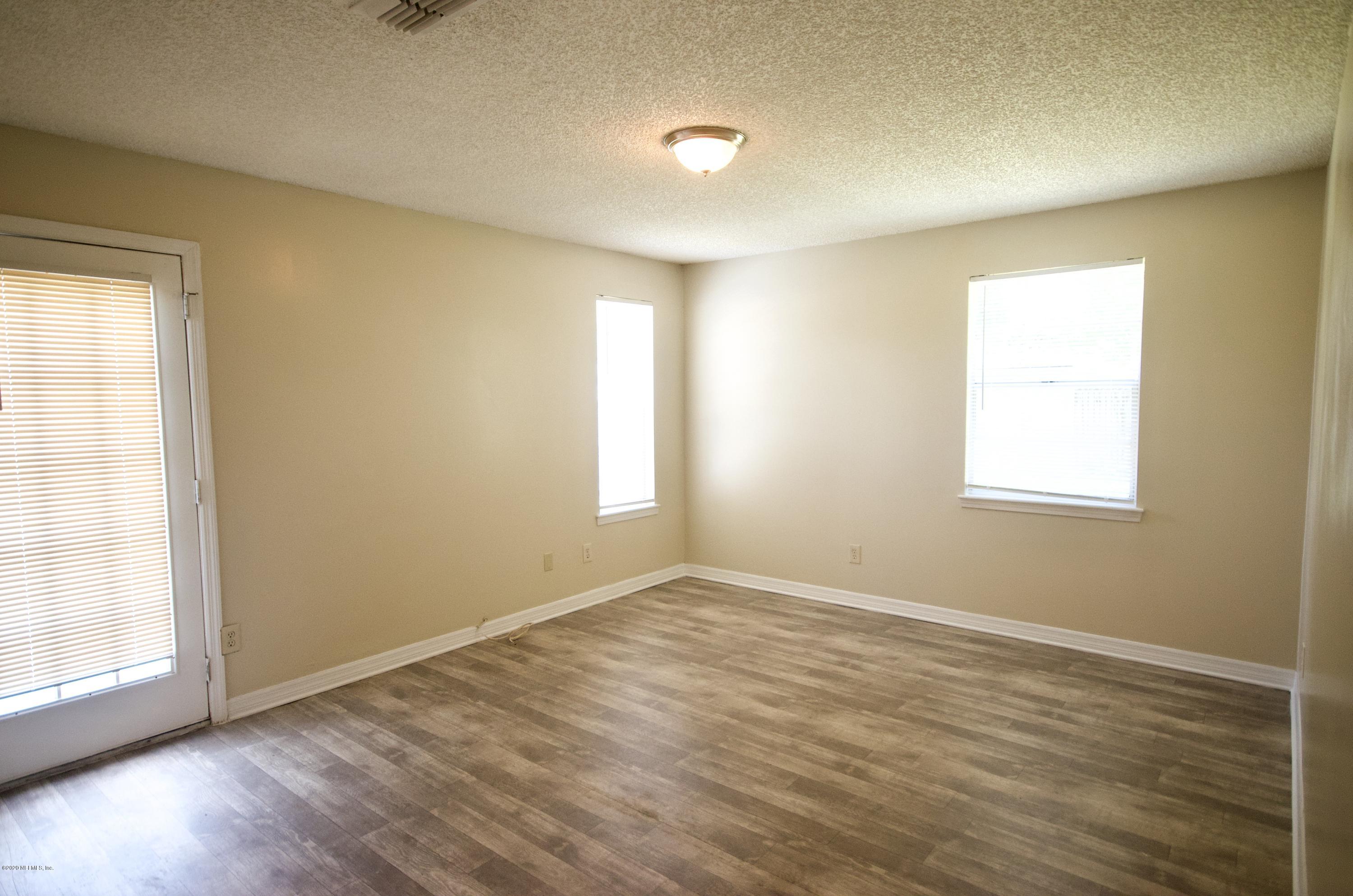 5272 Clarendon Road Jacksonville, FL 32205 - Photo 8 of 16 Owners Bedroom w/Deck Access