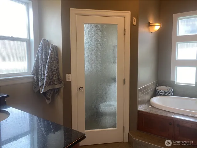 $849,999 | 55776 Bay Area Drive, Electric City, WA 99123