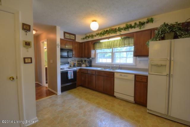 9002 Cardiff Road Louisville, KY 40242 - Photo 30 of 48 9002 Cardiff -30
