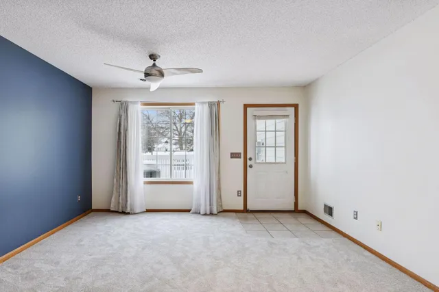 $217,900 | 717 Mariner Way, Woodbury, MN 55129