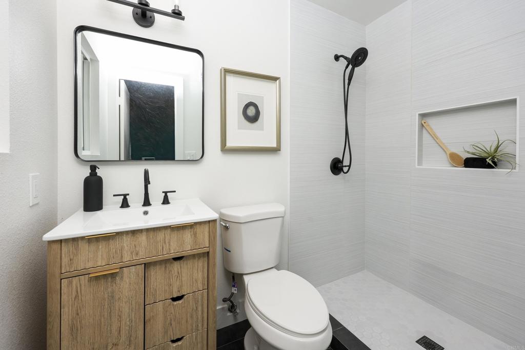 9844 Halberns Boulevard Santee, CA 92071 - Photo 15 of 27 Bathroom