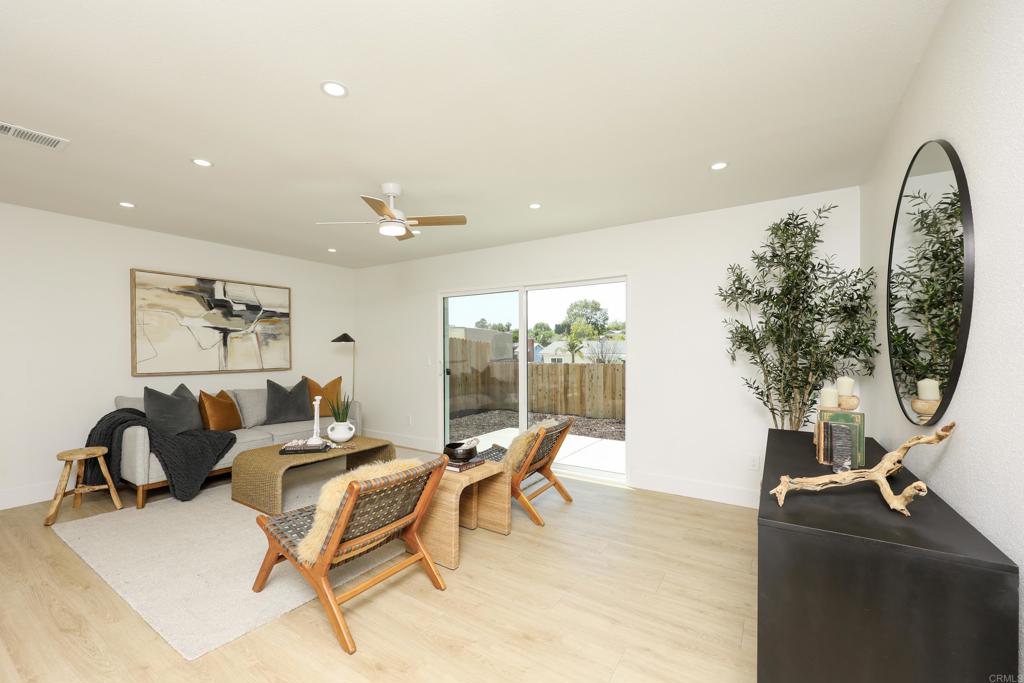 9844 Halberns Boulevard Santee, CA 92071 - Photo 4 of 27 Living Room