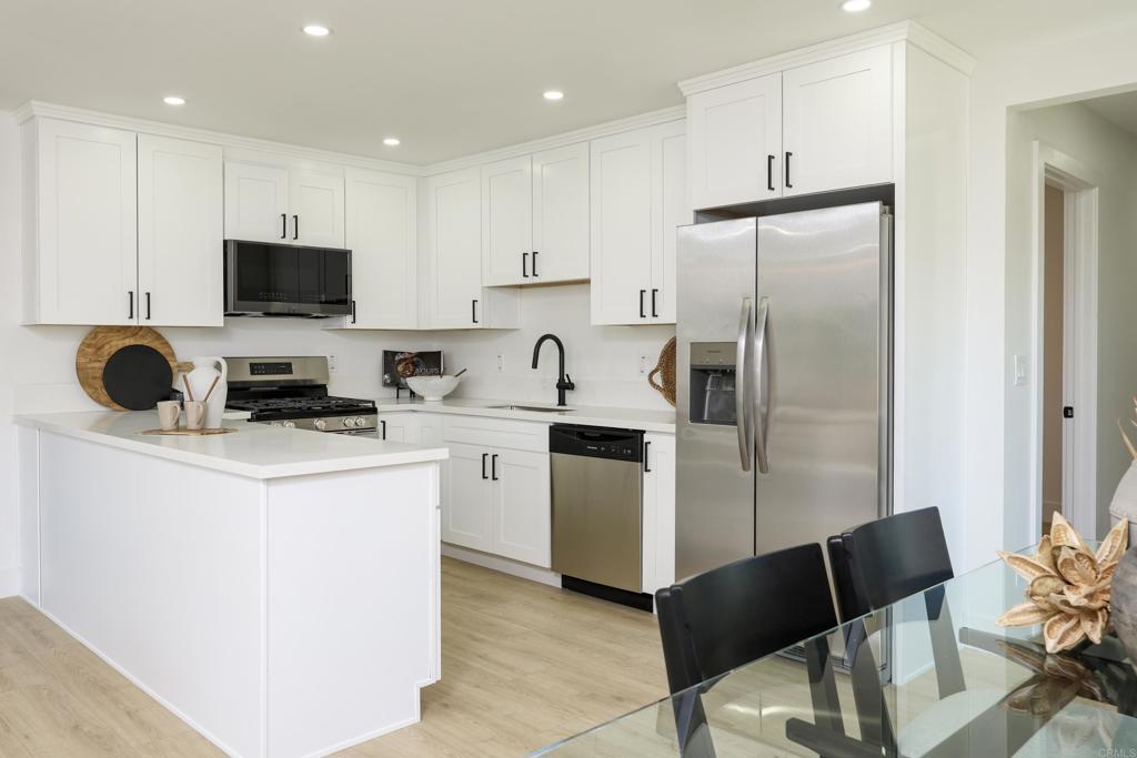 9844 Halberns Boulevard Santee, CA 92071 - Photo 10 of 27 Kitchen