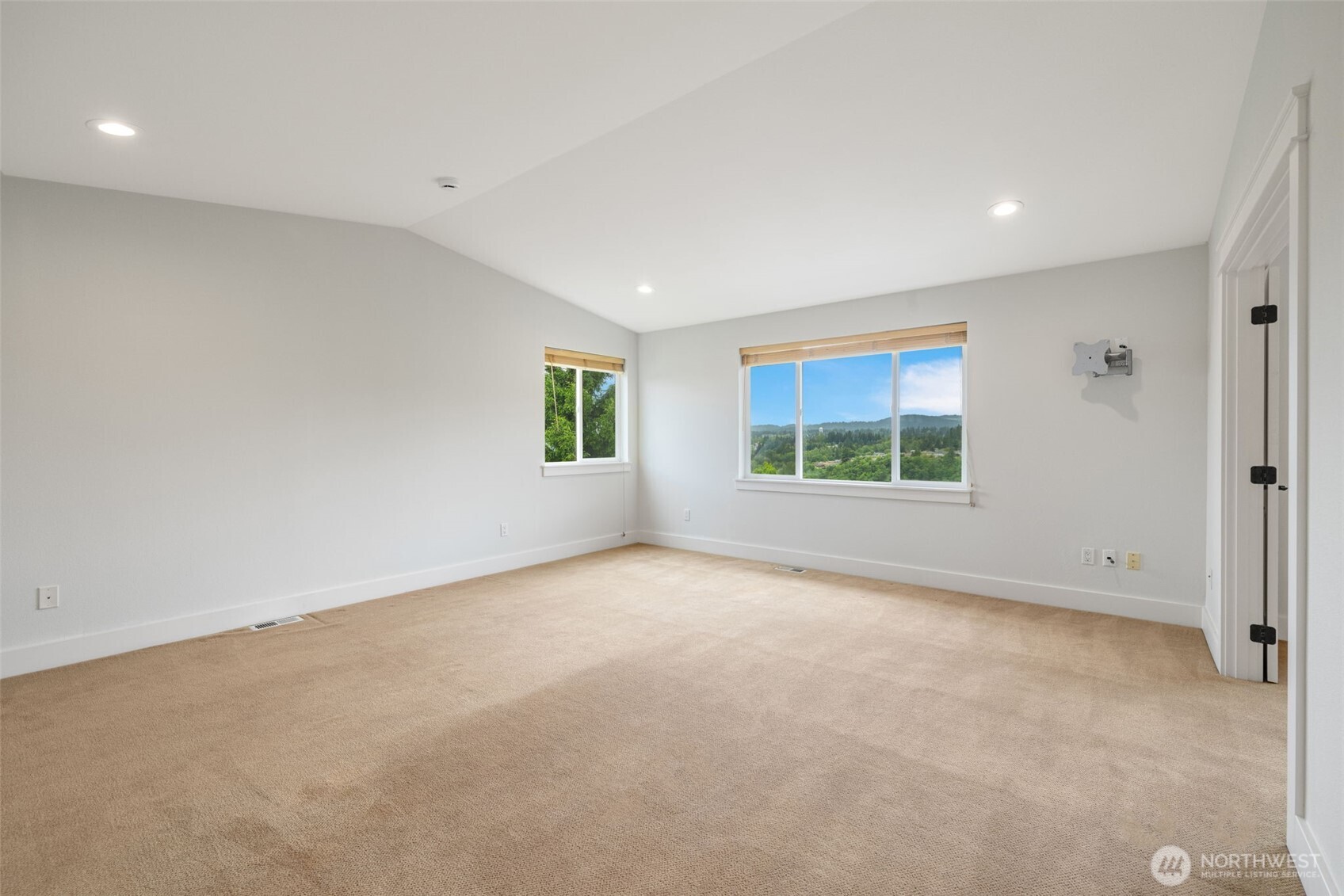 1338 Beacon Way South Renton, WA 98057 - Photo 15 of 39