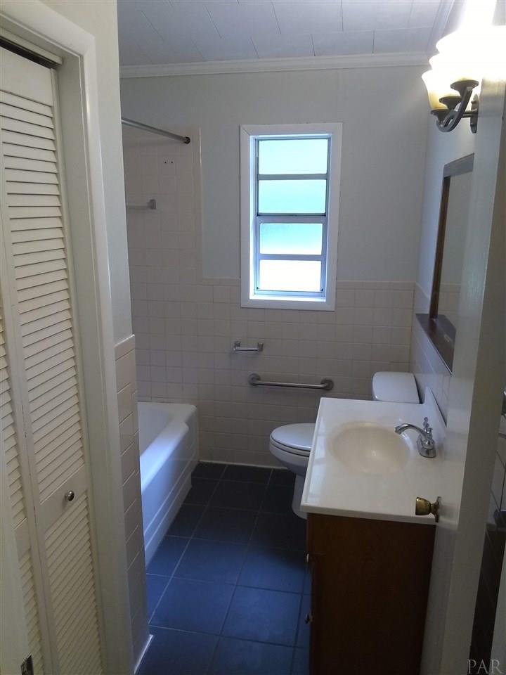 223 Camden Road Pensacola, FL 32514 - Photo 12 of 19 Gallery Image 12
