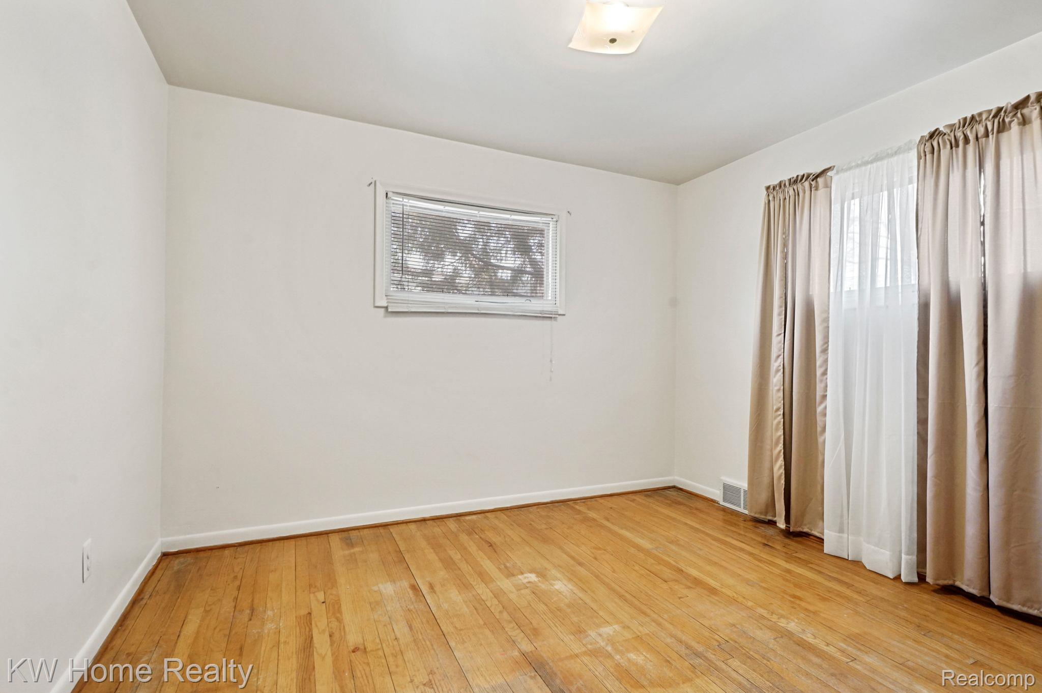 23114 Farmington Road Farmington, MI 48336 - Photo 14 of 25 Gallery Image 14