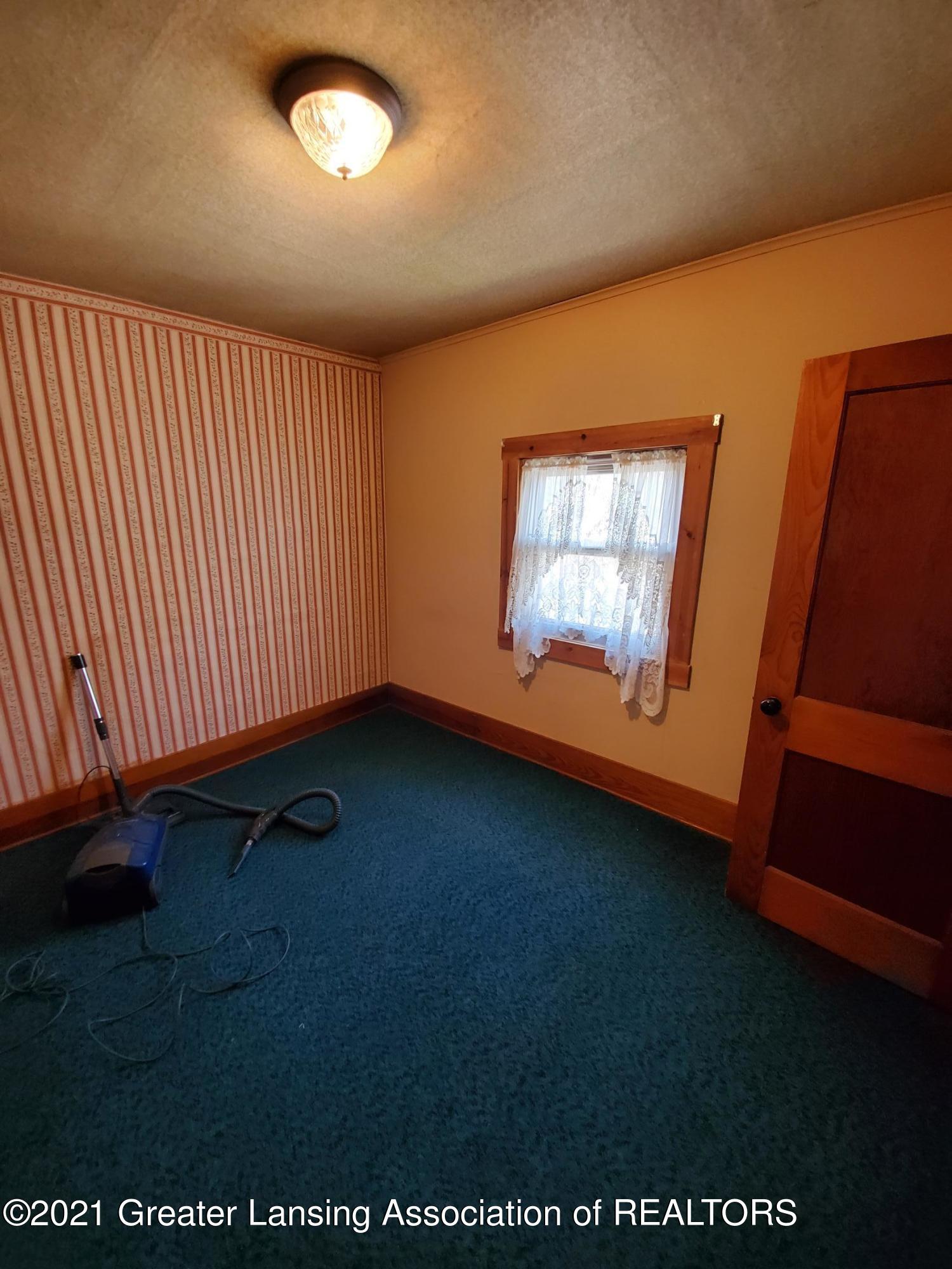 124 Cook Street Maple Rapids, MI 48853 - Photo 27 of 35 Bedroom