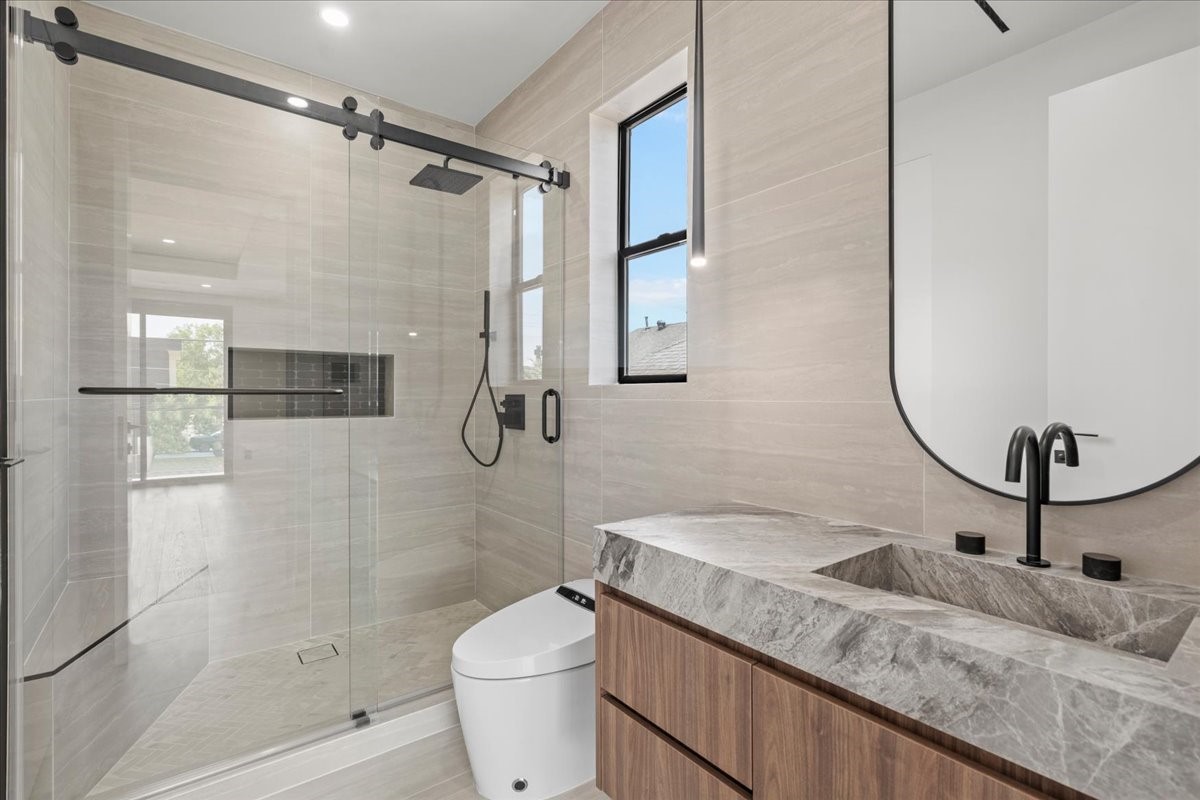 827 Bunker Hill Road Houston, TX 77024 - Photo 35 of 49 Bathroom three