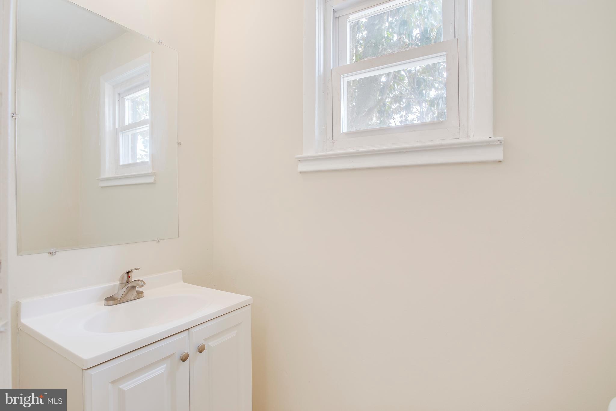 6108 Edlynne Road Baltimore, MD 21239 - Photo 3 of 26