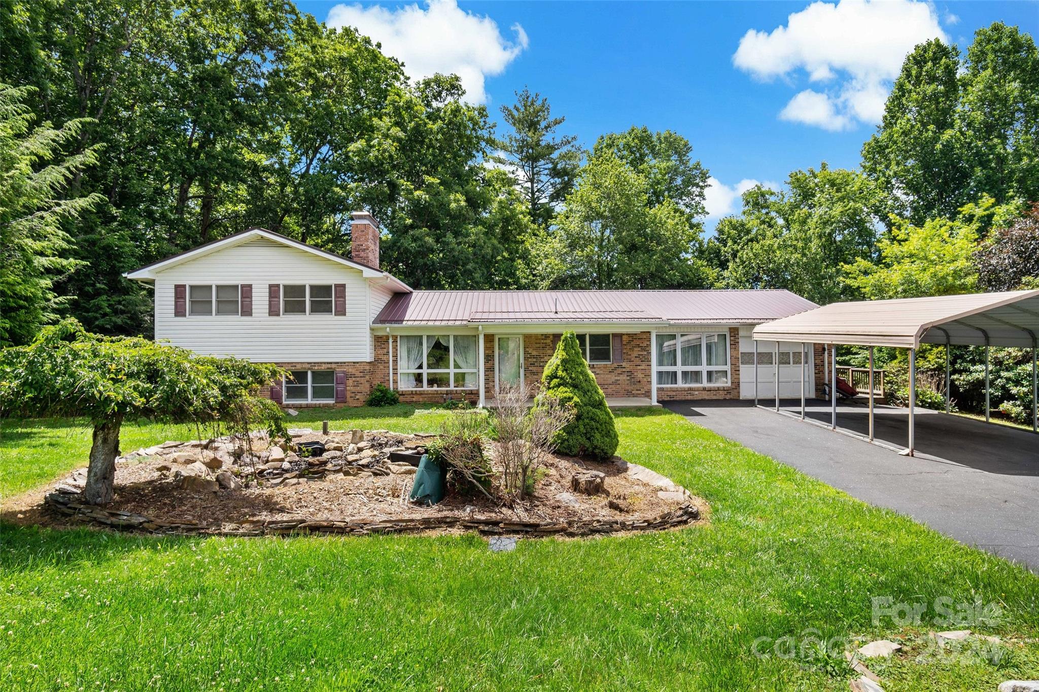 560 Carters Ridge Road Spruce Pine, NC 28777 - Photo 2 of 47 Gallery Image 2