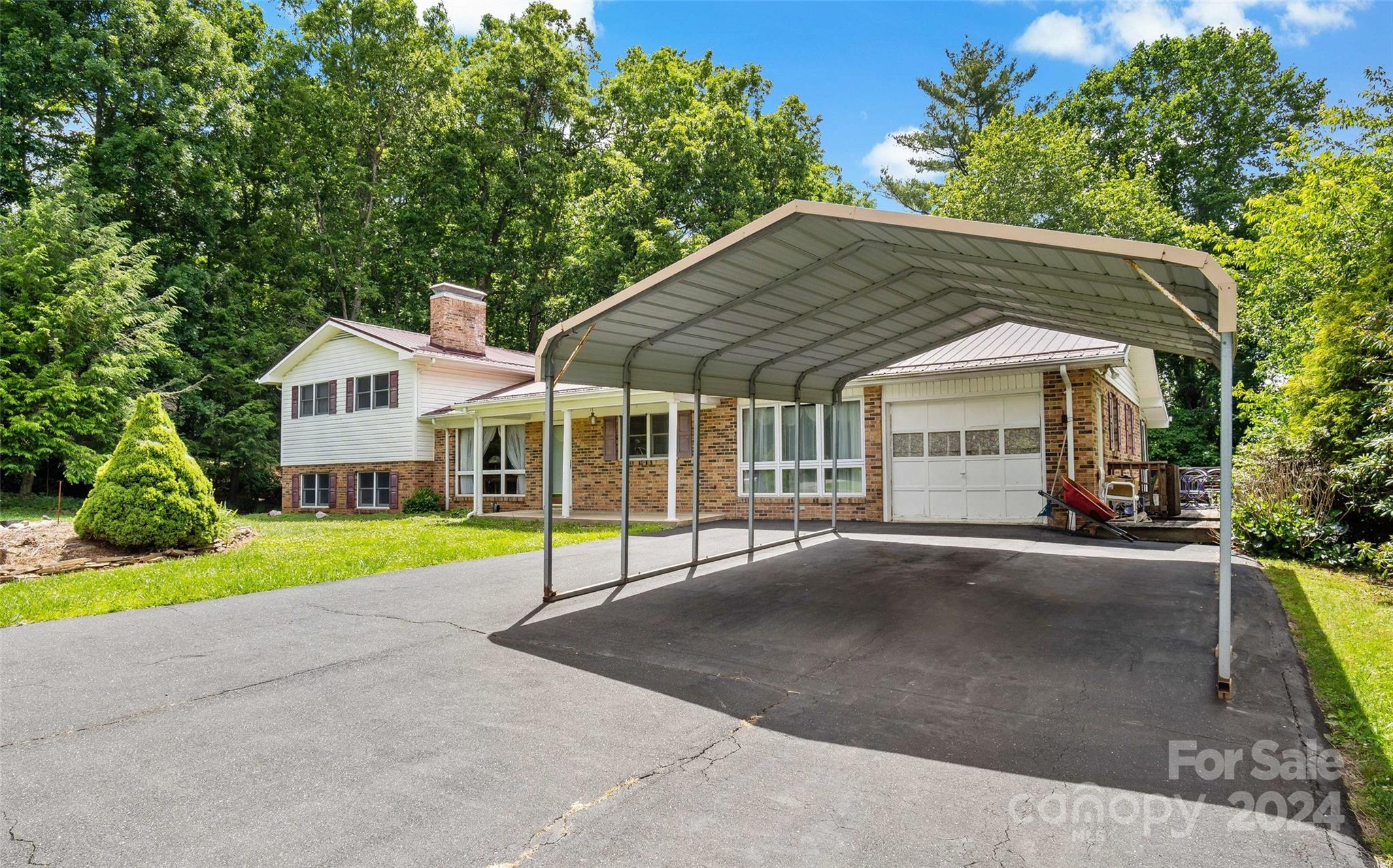560 Carters Ridge Road Spruce Pine, NC 28777 - Photo 3 of 47 Gallery Image 3