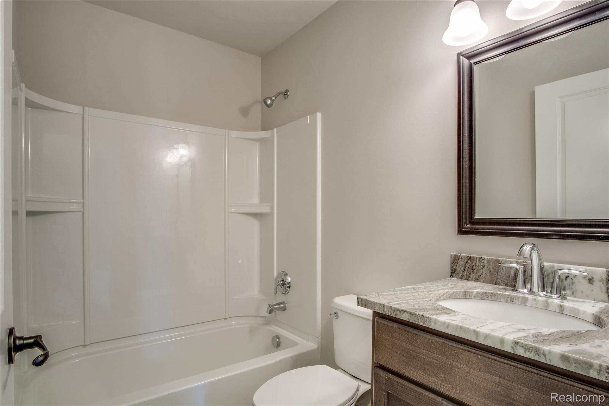 2914 Walsh Drive Rochester, MI 48309 - Photo 23 of 36 Interiors (24 of 37).jpg