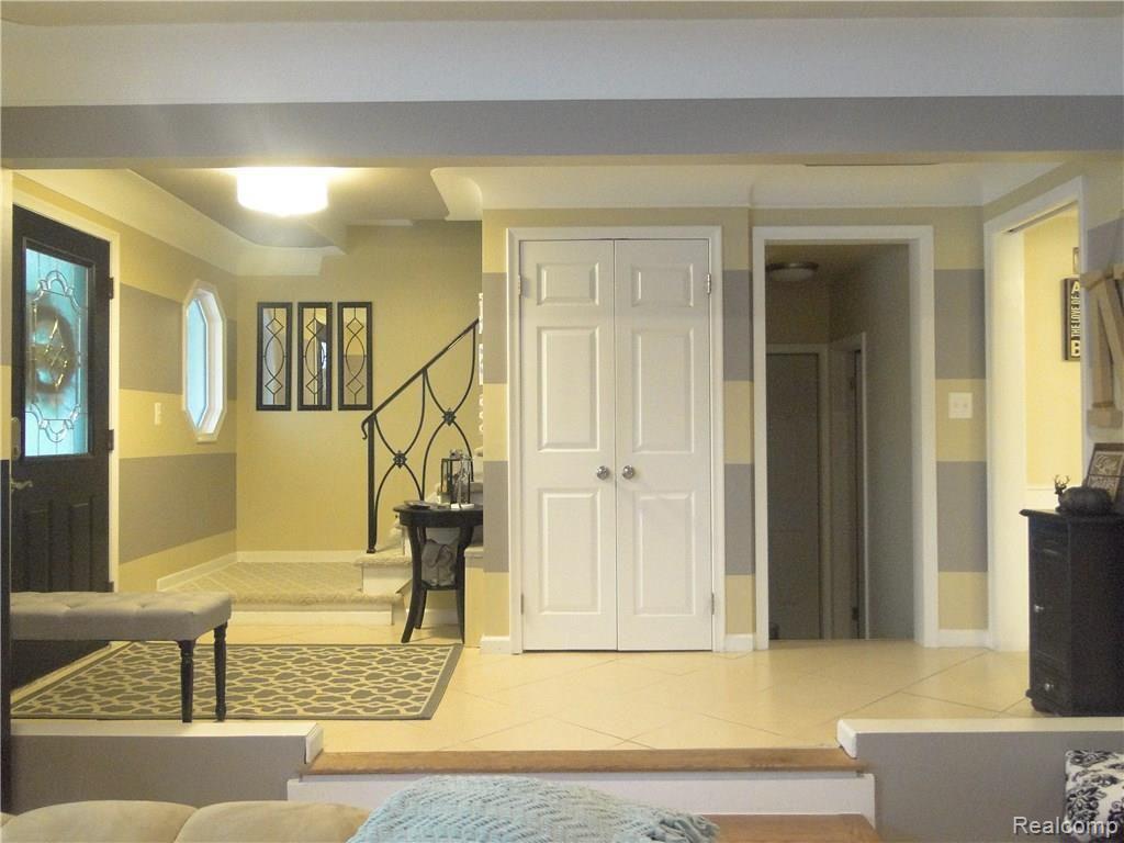 2049 Walton Blvd. Rochester, MI 48309 - Photo 11 of 41 Foyer/Entry - View Two