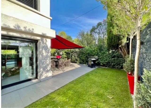 1 Rue Rolland Garros Aix Liverpool, England 13090 - Photo 23 of 31 a view of a house with backyard sitting area and garden