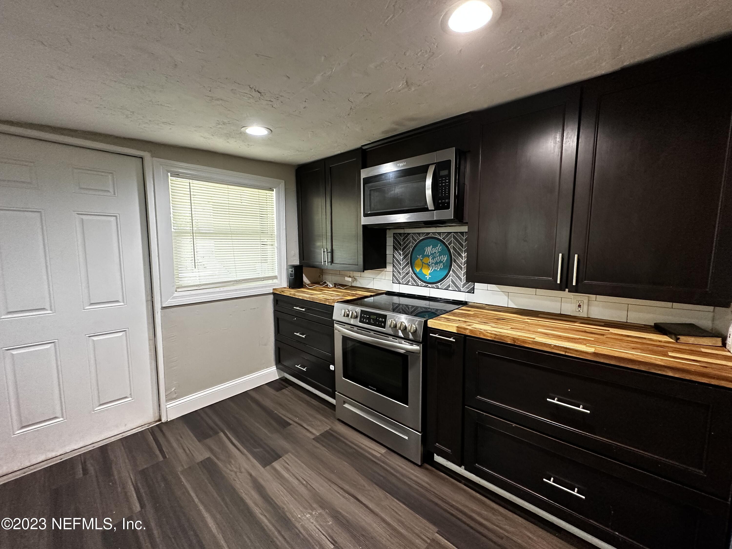 3303 Spring Glen Road Jacksonville, FL 32207 - Photo 4 of 18 IMG_2813