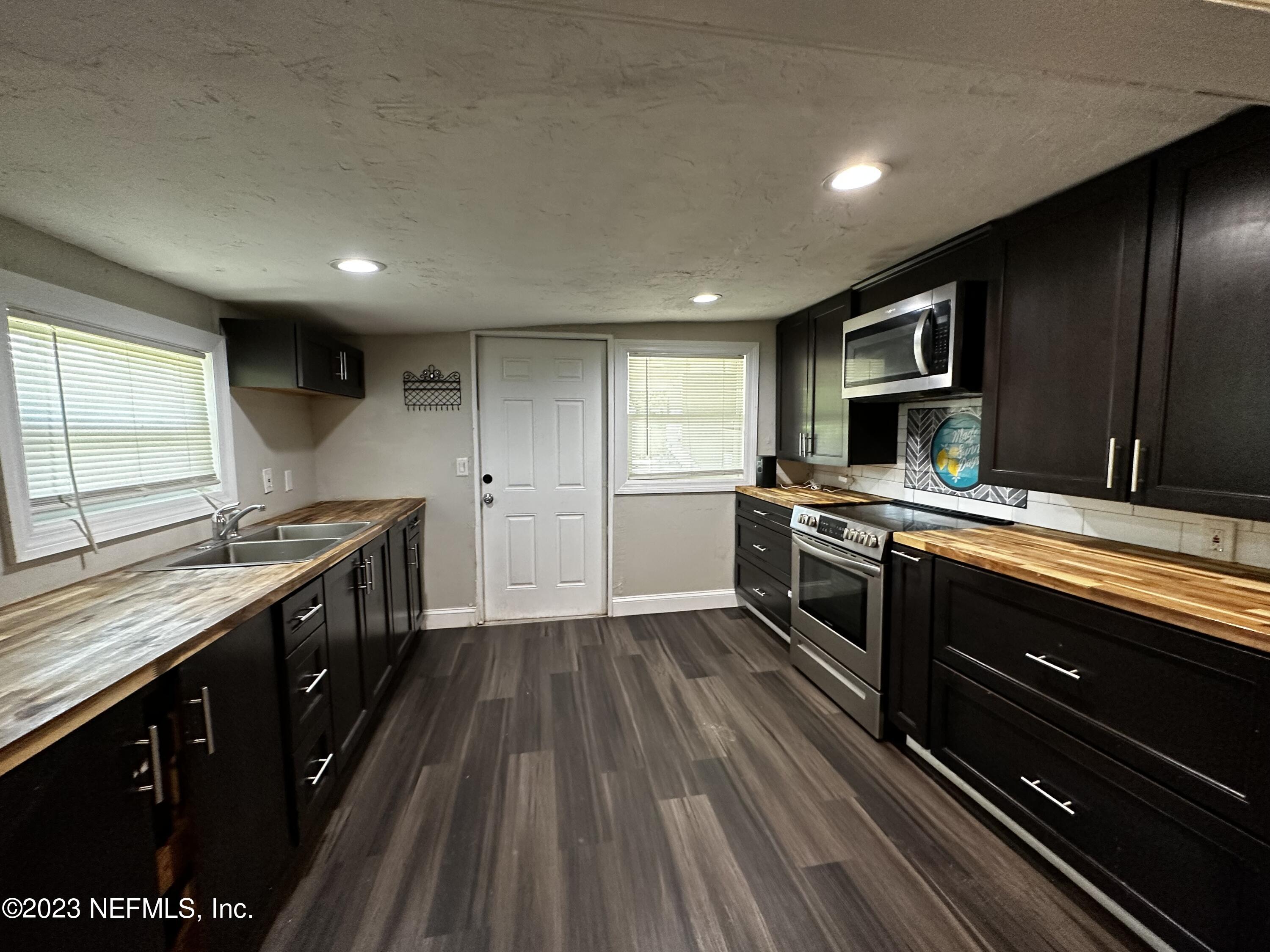 3303 Spring Glen Road Jacksonville, FL 32207 - Photo 5 of 18 IMG_2812