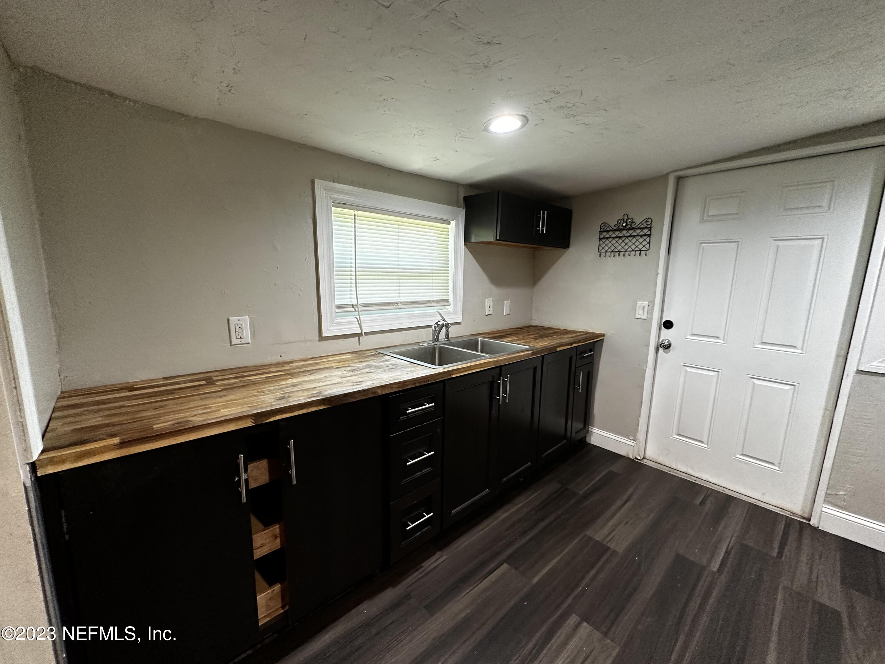 3303 Spring Glen Road Jacksonville, FL 32207 - Photo 7 of 18 IMG_2814