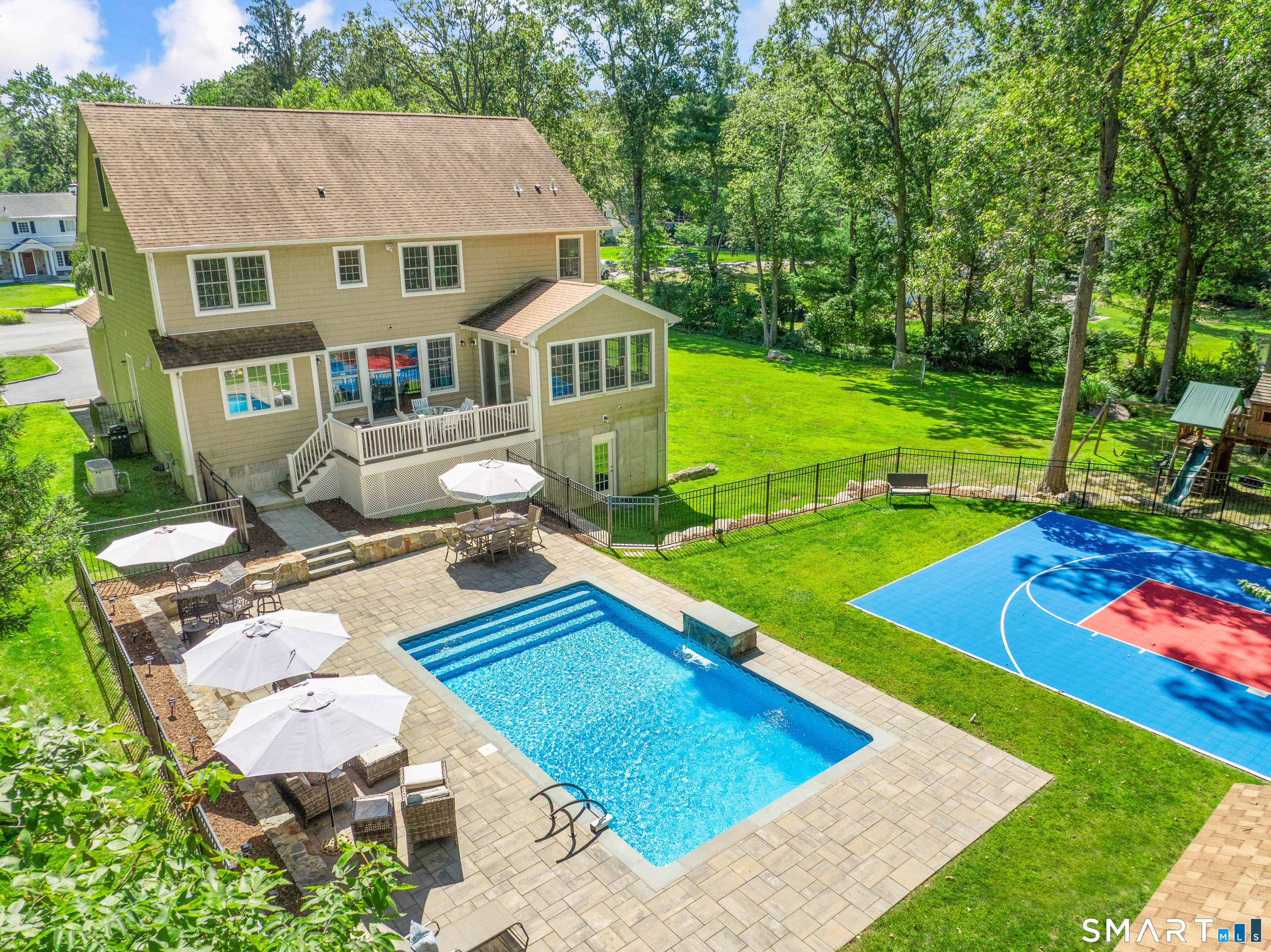47 Summit Ridge Road Stamford, CT 06902 - Photo 2 of 40 Gallery Image 2