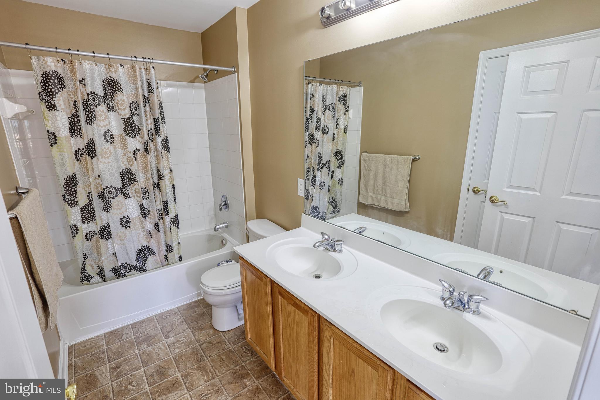 509 Wynwood Road York, PA 17402 - Photo 39 of 48 full Bathroom
