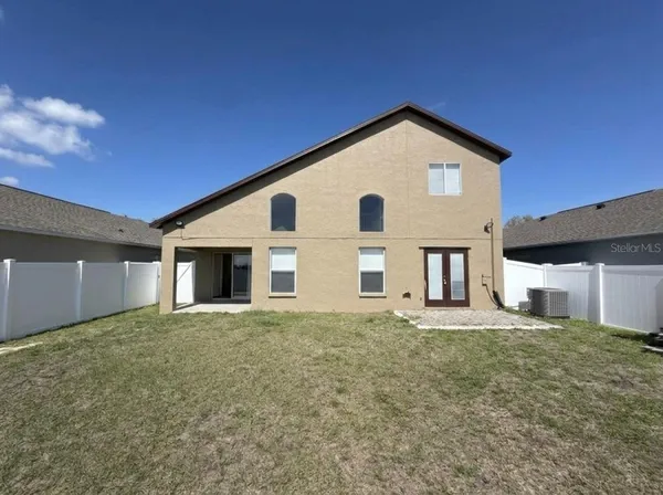 a view of a house with a yard
