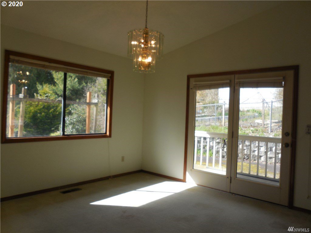 3627 Columbia Heights Road Longview, WA 98632 - Photo 12 of 32 Gallery Image 12