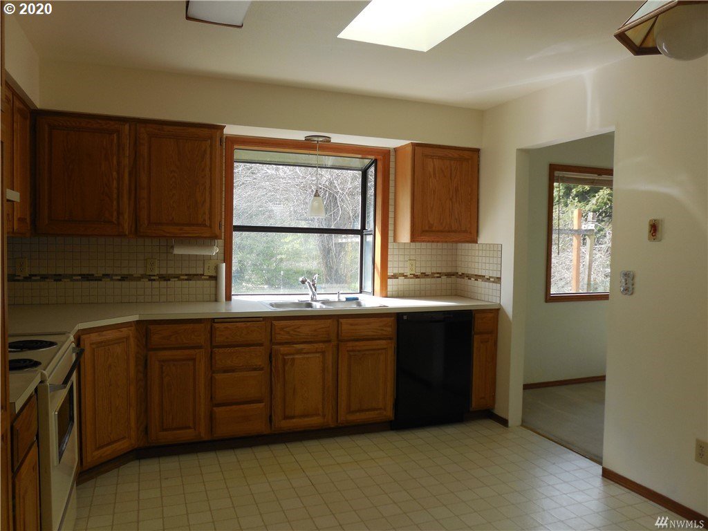3627 Columbia Heights Road Longview, WA 98632 - Photo 10 of 32 Gallery Image 10