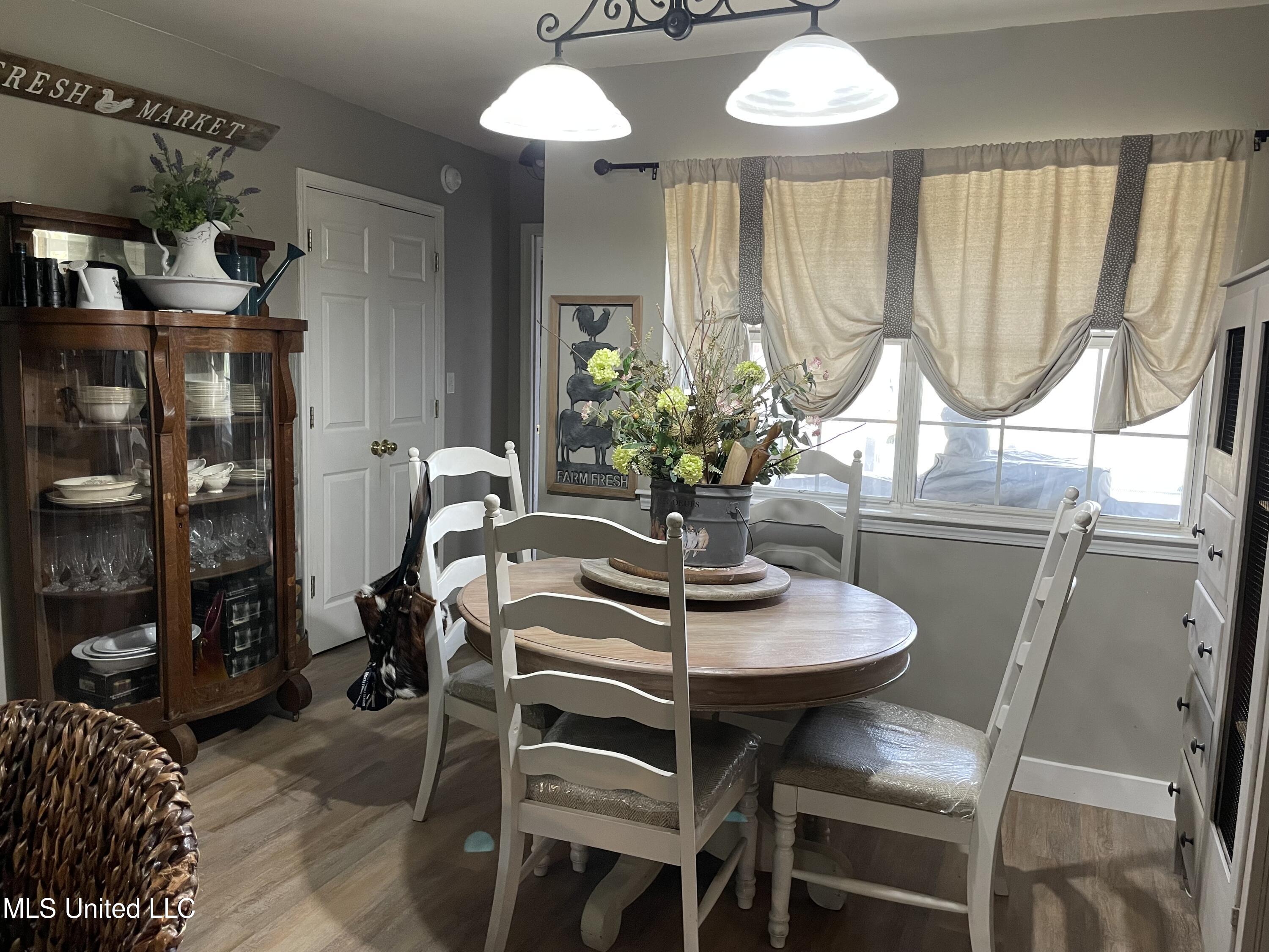 5160 Poplar Corner Road Walls, MS 38680 - Photo 11 of 26 Breakfast Room