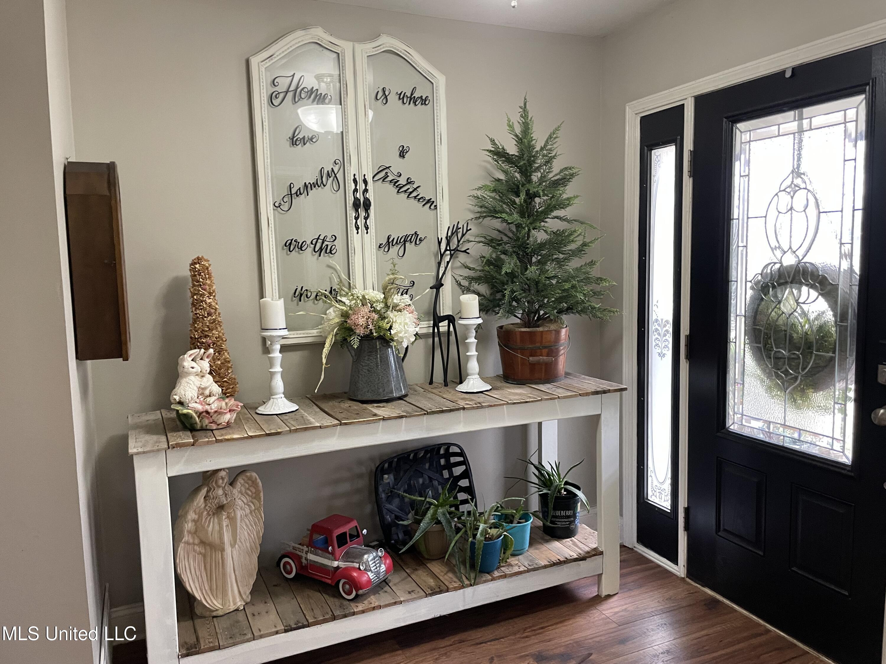 5160 Poplar Corner Road Walls, MS 38680 - Photo 4 of 26 Foyer
