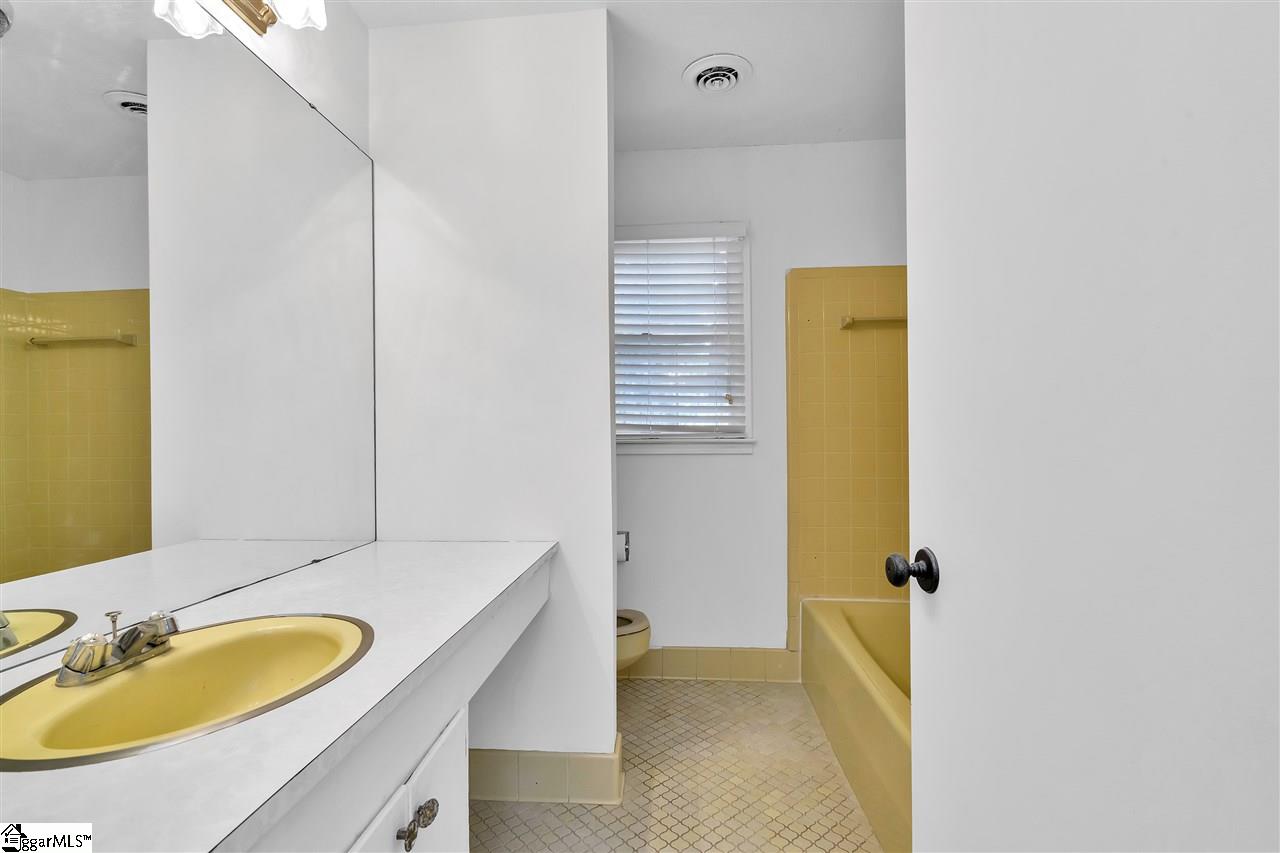 551 Waddell Road Woodruff, SC 29388 - Photo 15 of 36 Gallery Image 15