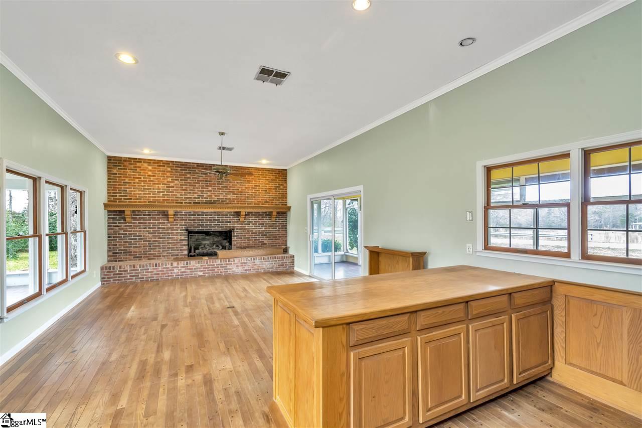 551 Waddell Road Woodruff, SC 29388 - Photo 4 of 36 Gallery Image 4