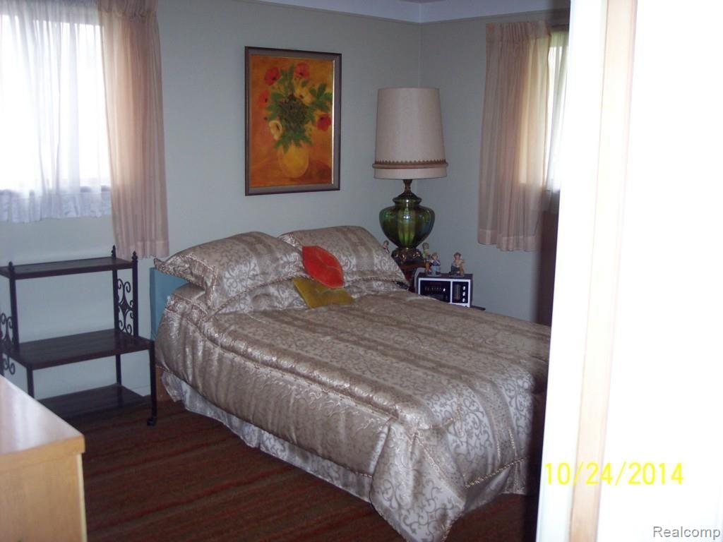 17047 Stephens Road Eastpointe, MI 48021 - Photo 7 of 12 100_2769.jpg