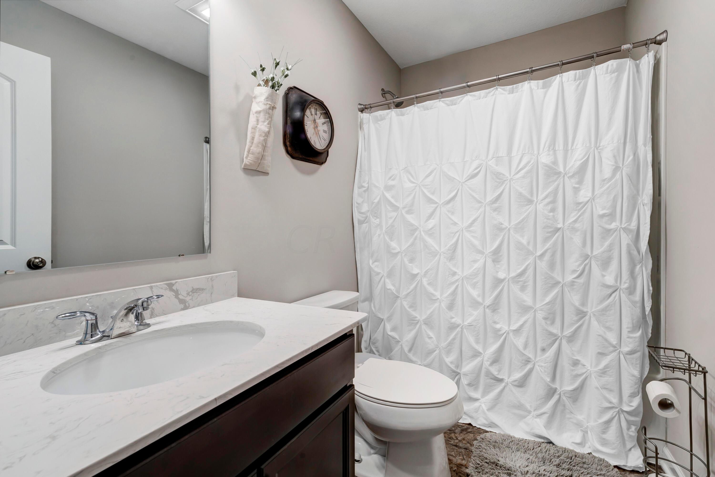 2480 Ridgeway Avenue Lancaster, OH 43130 - Photo 24 of 34 Upstairs Full Bath