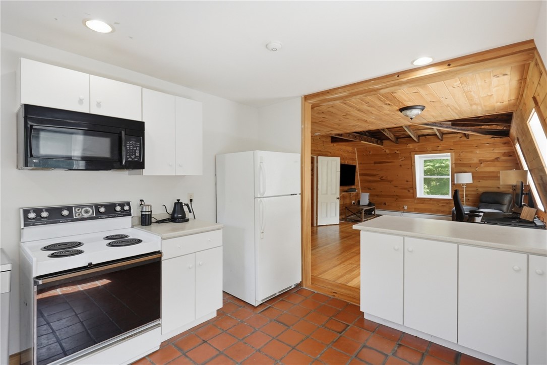 7 Nichols Lane, Unit 7 Hopkinton, RI 02832 - Photo 12 of 34