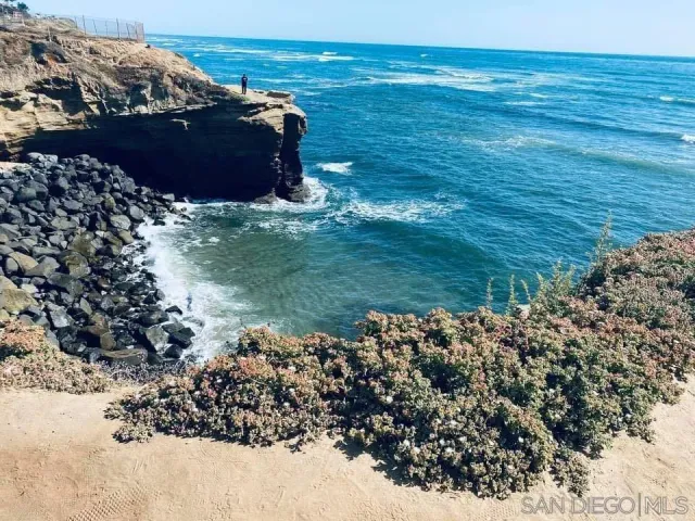 $4,495 | 2500 Torrey Pines, Unit 119, La Jolla, CA 92037