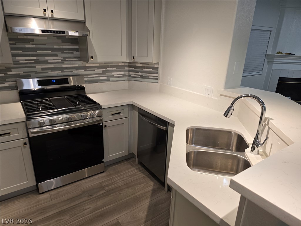 1881 West Alexander Road, Unit 1127 North Las Vegas, NV 89032 - Photo 2 of 20 A well-appointed kitchen features a gas range, dishwasher, and ample counter space.