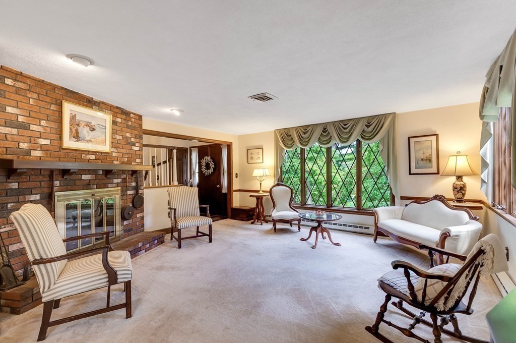 22 Meadowview Road Melrose, MA 02176 - Photo 3 of 27 Gallery Image 3