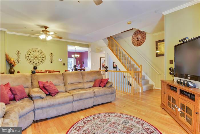 8703 Riverscape Court Odenton, MD 21113 - Photo 7 of 30 Living Room