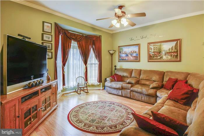 8703 Riverscape Court Odenton, MD 21113 - Photo 8 of 30 Living Room