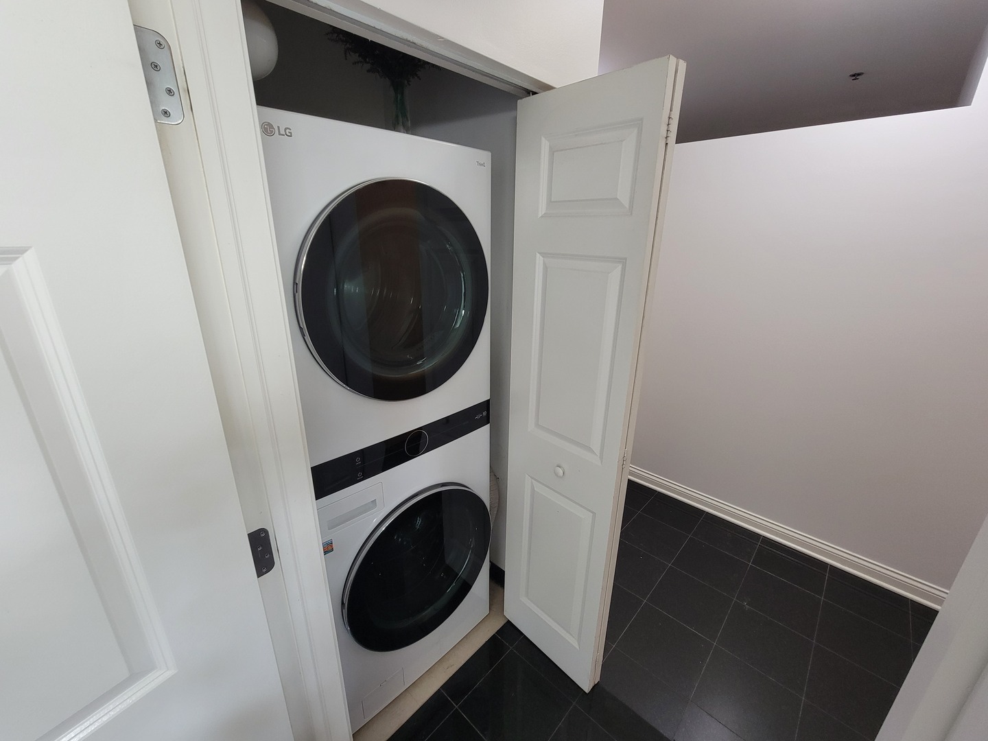 8 West Monroe Street, Unit 1508 Chicago, IL 60603 - Photo 15 of 25 a utility room with dryer and washer