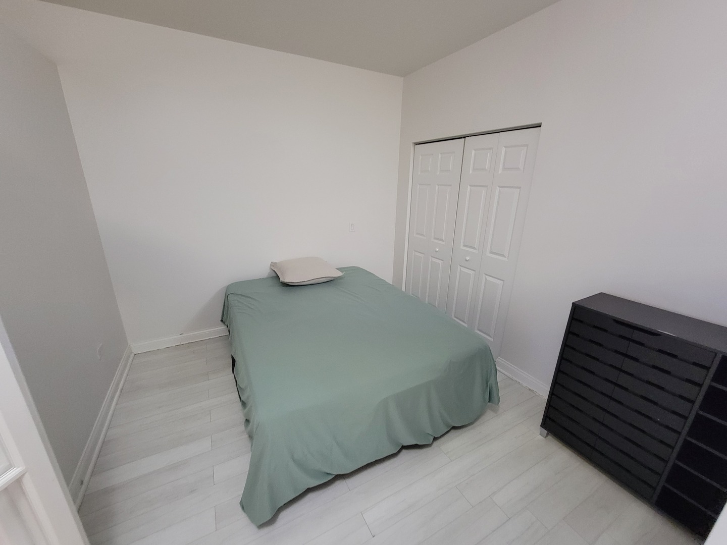 8 West Monroe Street, Unit 1508 Chicago, IL 60603 - Photo 16 of 25 a bedroom with a bed and a window