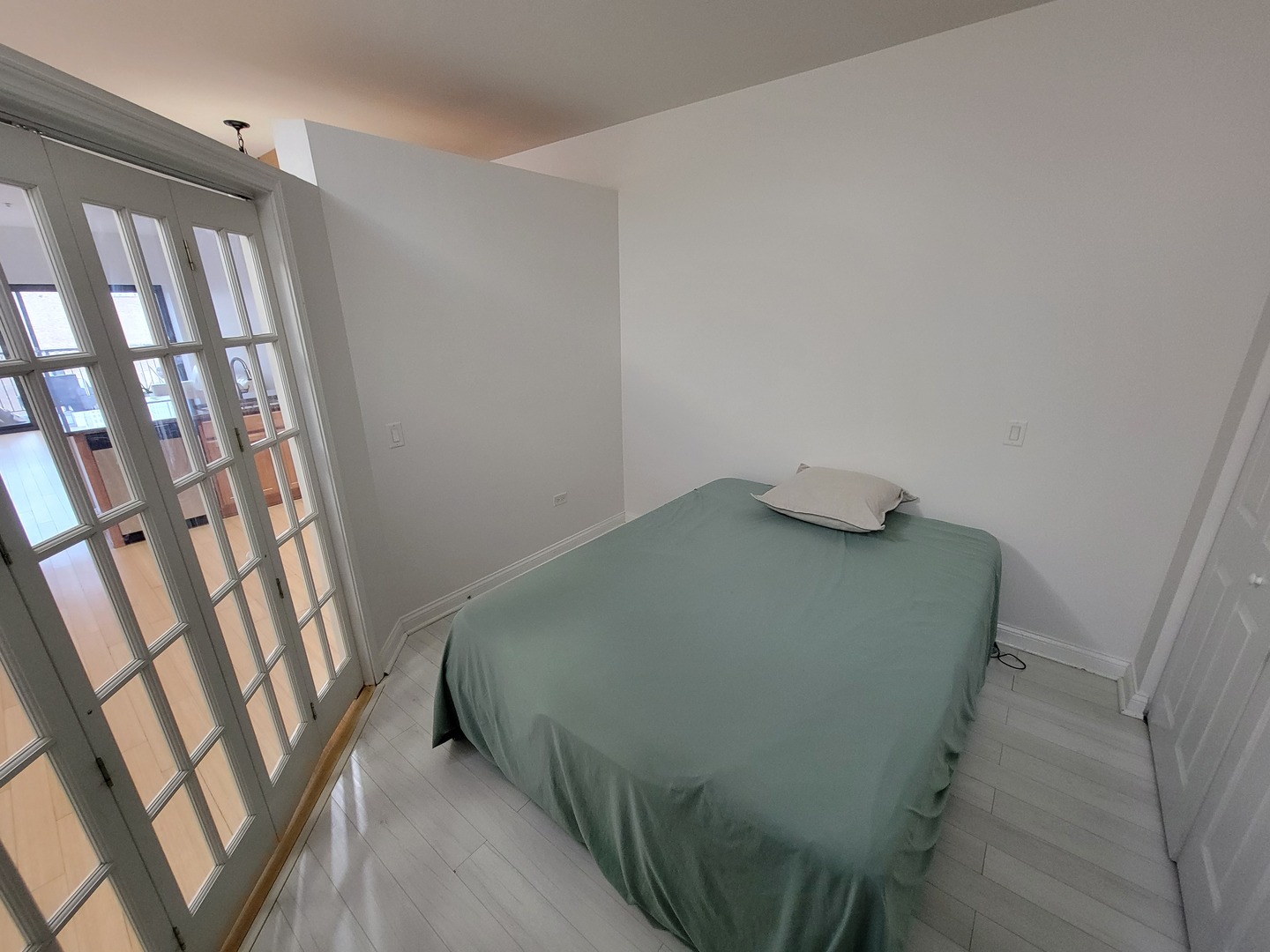 8 West Monroe Street, Unit 1508 Chicago, IL 60603 - Photo 17 of 25 a bedroom with a bed and a window