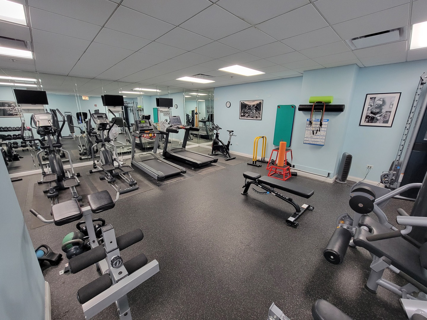 8 West Monroe Street, Unit 1508 Chicago, IL 60603 - Photo 20 of 25 a view of a room with gym equipment