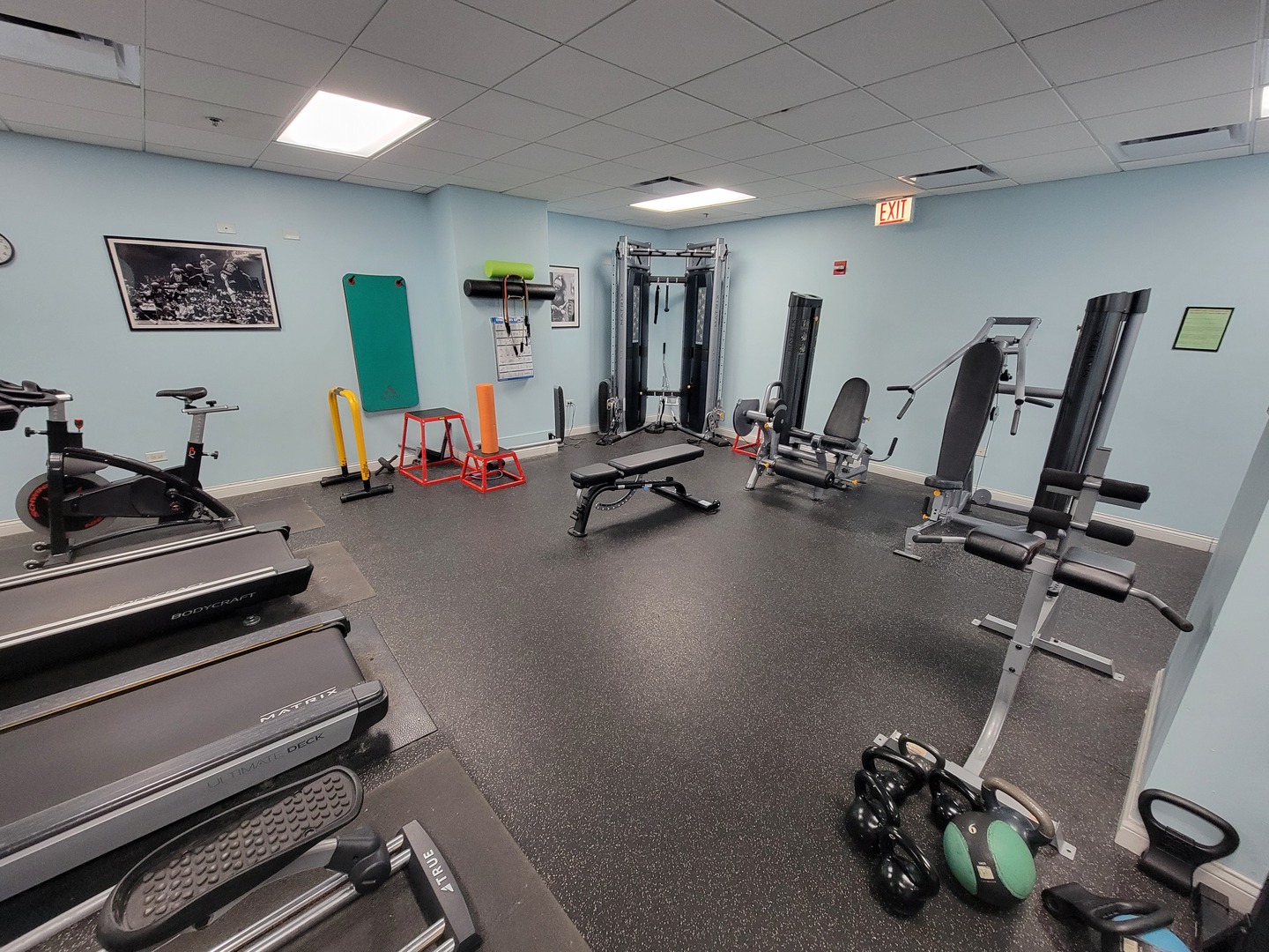 8 West Monroe Street, Unit 1508 Chicago, IL 60603 - Photo 21 of 25 a view of a room with gym equipment