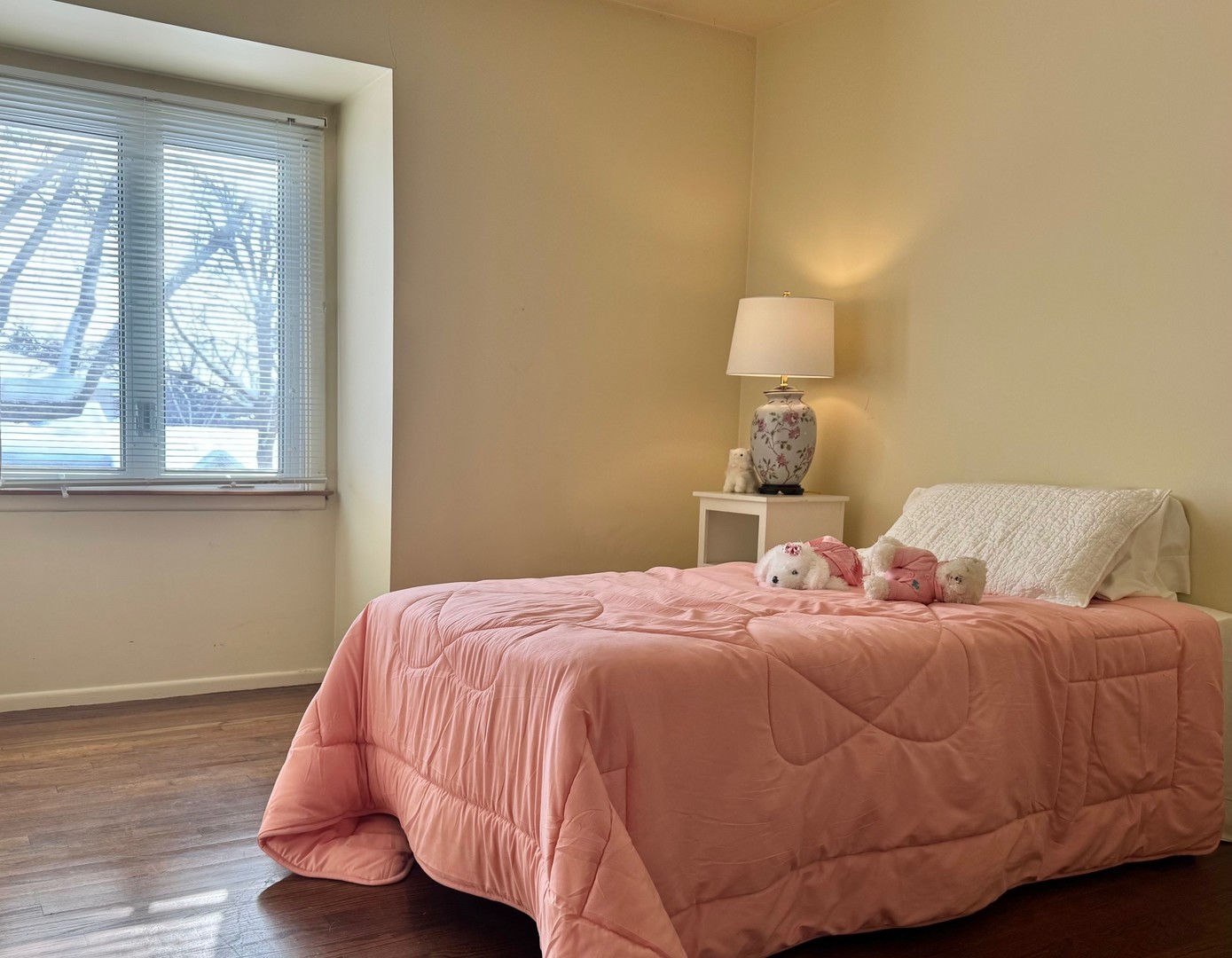 416 Trinity Court Buffalo Grove, IL 60089 - Photo 30 of 87 a bedroom with a bed and wooden floor