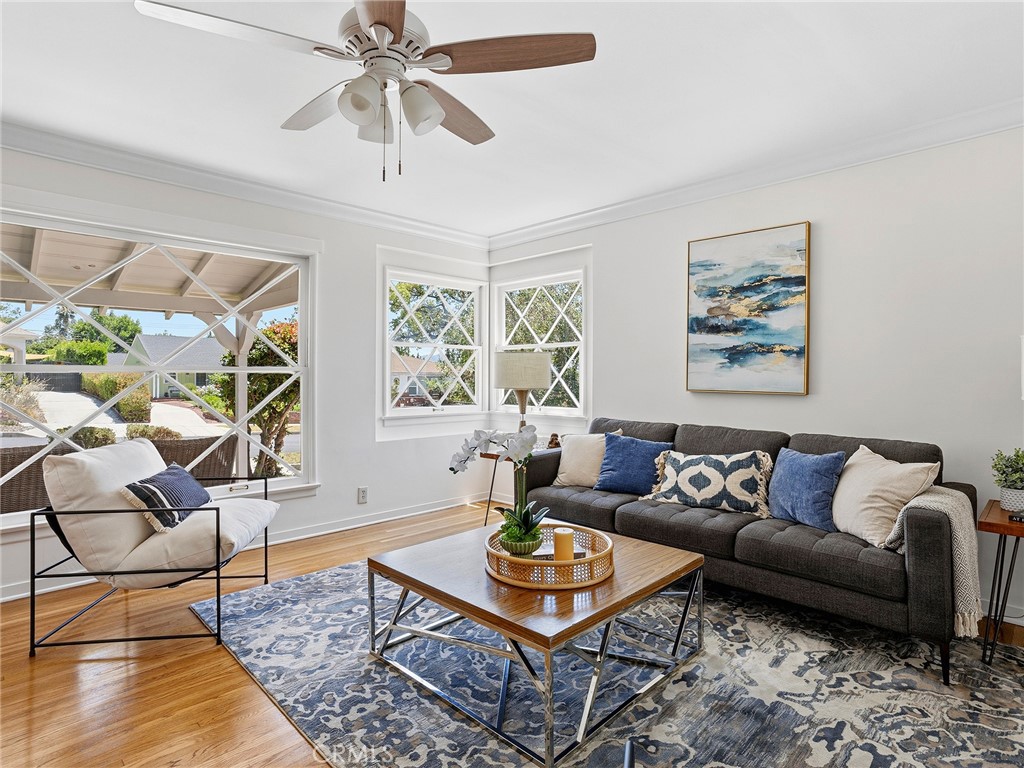 521 Bethany Road Burbank, CA 91504 - Photo 14 of 50 Living Room